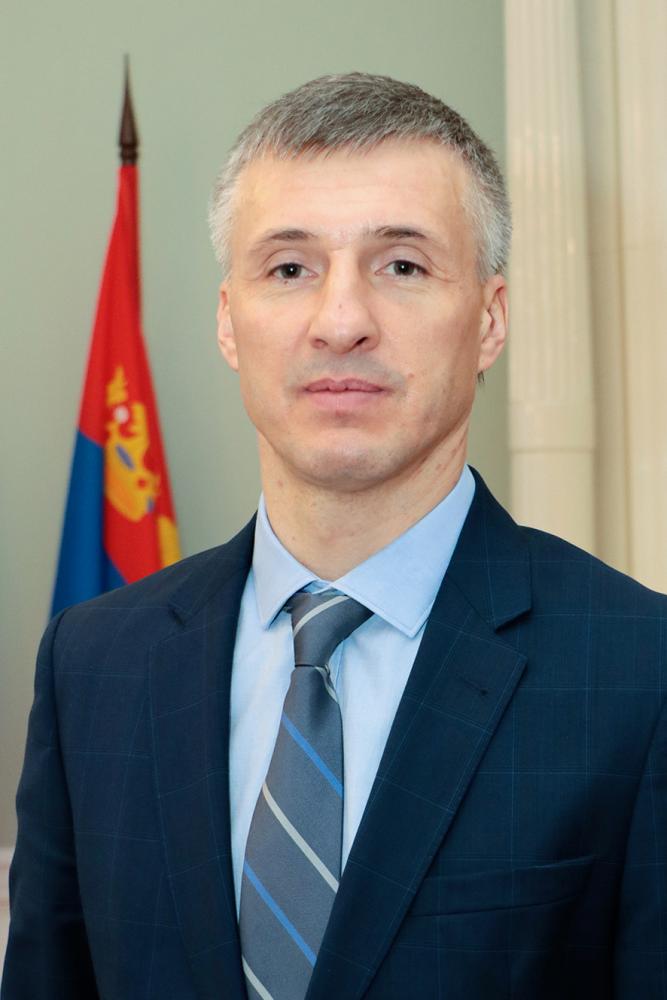 Савинов Валерий Геннадьевич.